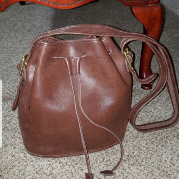 COACH BUCKET BAG #9952. - Picture 2 of 8